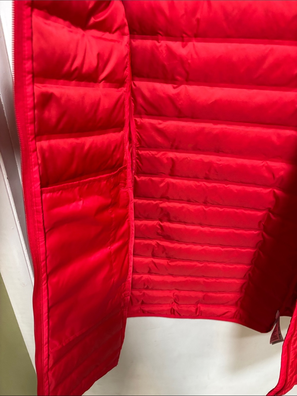 PRE OWNED Columbia LAKE 22 DOWN WOMEN'S MEDIUM LONG Red Hooded Puffer Jacket - Picture 10 of 15